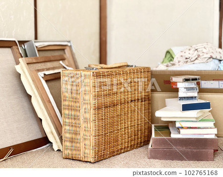 Frames, baskets, cassette tapes, etc. during disposal 102765168