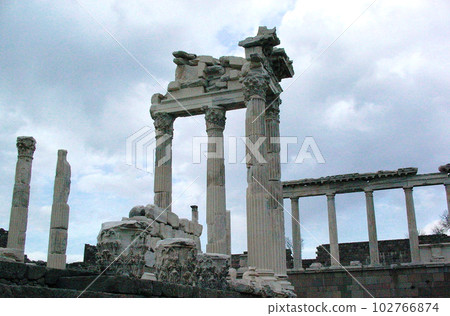 Acropolis of Bergama, Türkiye Acropolis of Bergama, Türkiye 102766874