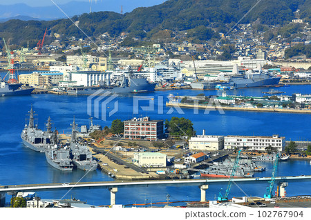 [長崎縣]從天神山展望台看到的陽光明媚的佐世保港 102767904