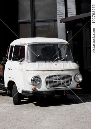 Vintage bus. Retro van 102768983