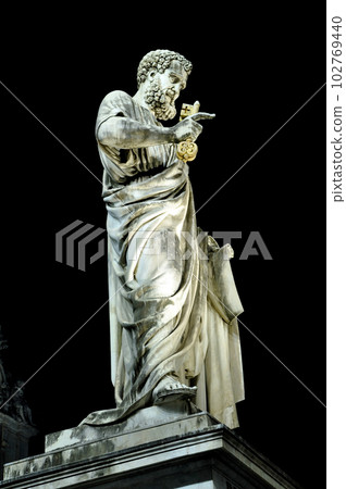 Statue of Saint Peter at night. Vatican city Statue of Saint Peter at night. Vatican city 102769440