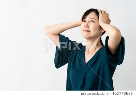 Young woman holding her head Lifestyle image 102770686
