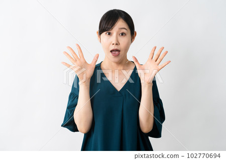 Shocked and anxious young woman Lifestyle image Shocked and anxious young woman Lifestyle image 102770694