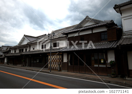 福岡縣浮羽市充滿懷舊風情的白壁通 102771141