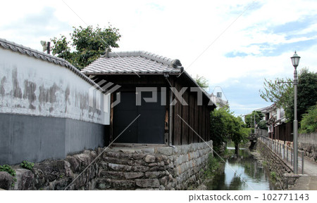 福岡縣浮羽市充滿懷舊風情的白壁通 102771143