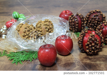 Princess apple pomander 102771501