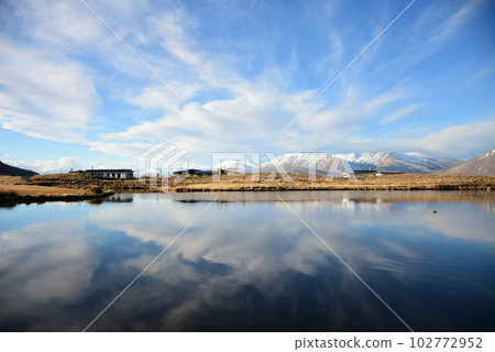 Reflection of the blue sky 102772952