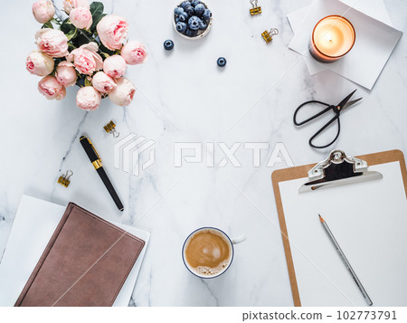 Flat lay, feminine home office. Copy space 102773791