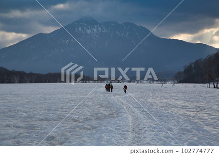 Oze where the snow remains 102774777