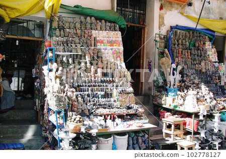 Souvenir shop in La Paz, Bolivia 102778127