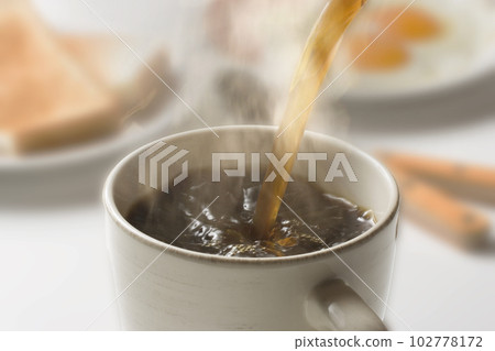 make hot coffee make hot coffee 102778172
