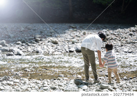 Two brothers looking at the river in the image of children's leisure and outdoor activities during summer vacation and consecutive holidays Two brothers looking at the river in the image of children's leisure and outdoor activities during summer vacation and consecutive holidays 102779484