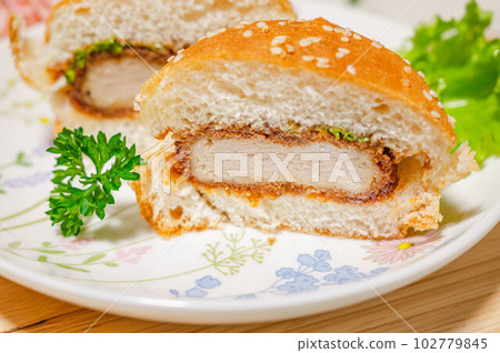 Mini mince cutlet burger Mini mince cutlet burger 102779845
