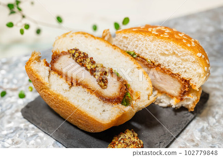 Mini mince cutlet burger Mini mince cutlet burger 102779848