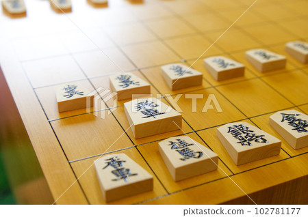 將棋件和將棋板 102781177