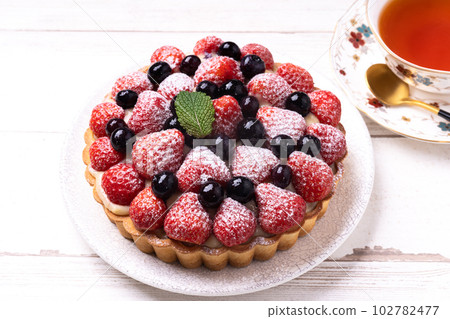 Strawberry tart sprinkled with powdered sugar 102782477