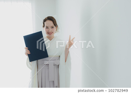 褲裙畢業典禮白 102782949