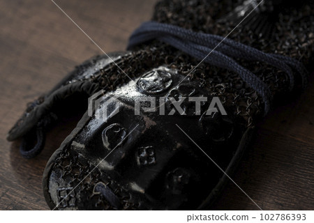 armor gauntlet 102786393