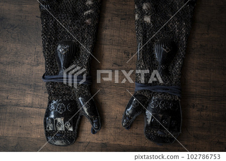 armor gauntlet 102786753