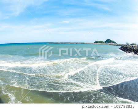 初夏南房總的清新風景 用斜線魚眼鏡頭拍攝的鴨川太平洋 初夏南房總的清新風景 用斜線魚眼鏡頭拍攝的鴨川太平洋 102788823