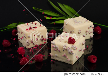cake with chocolate mousse and raspberries in white chocolate cake with chocolate mousse and raspberries in white chocolate 102789330