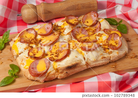pizza with cream sauce with smoked sausage and cheddar sauce 102789348