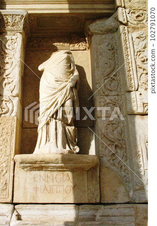 Türkiye Ephesus City Ruins/Celsius Library Statue 102791070