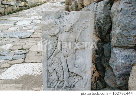 Türkiye Ephesus city ruins statue 102791444