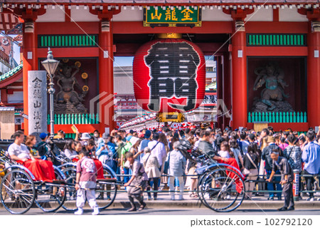 Tokyo cityscape in Japan May/GW. Sensoji Temple is bustling before the corona disaster. The number of people without a ma is also increasing… Rickshaw = 5 days 102792120