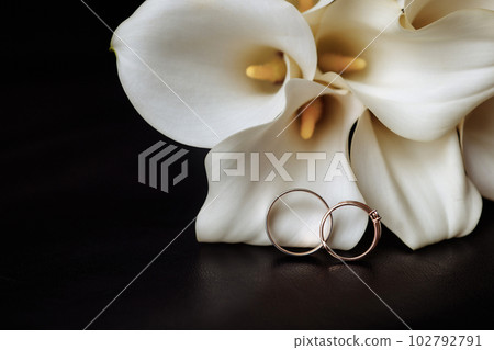 Minimalistic wedding bouquet Minimalistic wedding bouquet 102792791