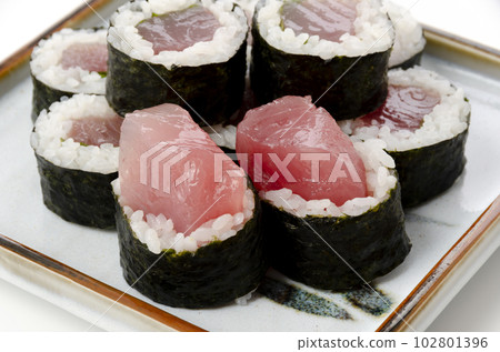 Tekka roll with perilla 102801396