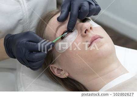 Beautician Applies Lash Lift Lotion On Rolled Hair During Eyelash Lamination Treatment Procedure In Beauty Salon. Curling, Staining, Extension Procedures For Lashes. Horizontal Plane. Step By Step Beautician Applies Lash Lift Lotion On Rolled Hair During Eyelash Lamination Treatment Procedure In Beauty Salon. Curling, Staining, Extension Procedures For Lashes. Horizontal Plane. Step By Step 102802627