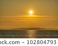在東京灣的日出 102804793