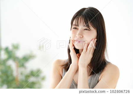美麗 感覺水分充足的女人 102806726