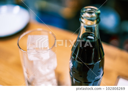 [#Cola] 瓶子和杯子 102808269