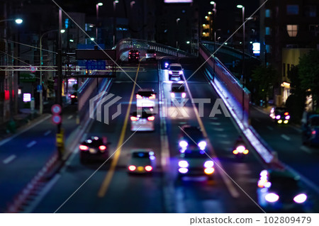 Night view of Loop Route 7 in a miniature style [Transportation image] 102809479