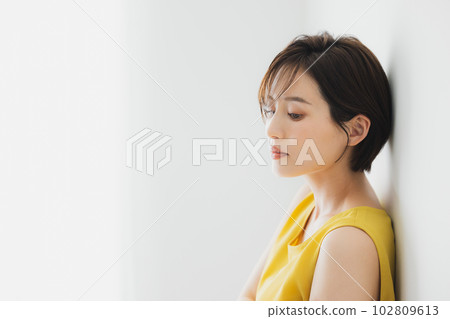短頭髮的女人 短頭髮的女人 102809613