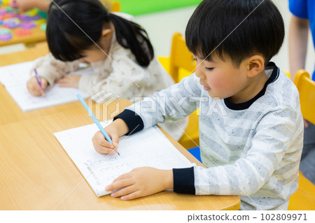 幼兒園課堂學習填色 幼兒園課堂學習填色 102809971