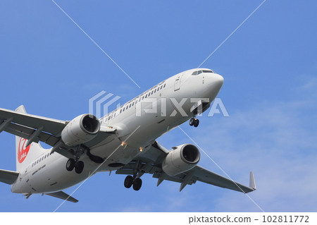 空中旅行升入藍天的客機 空中旅行升入藍天的客機 102811772