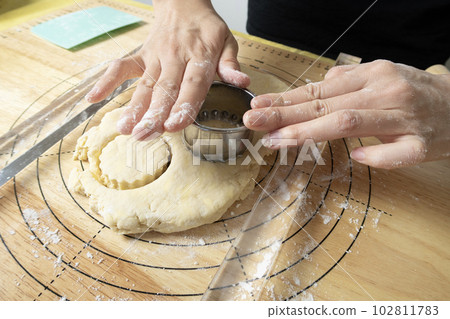 holiday baking scones 102811783