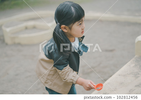 younger, girl, sandbox 102812456