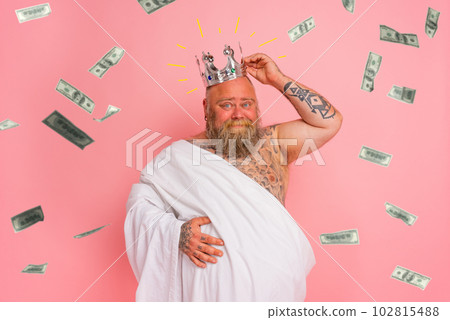 Funny man acts like an important king with a crown above the head 102815488