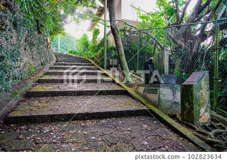 志摩海別墅（沖繩縣那霸市）從首里城通往美麗的斜坡 102823634