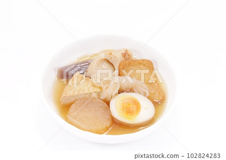 Oden for 1 person Bright background Daikon egg Shirataki 102824283