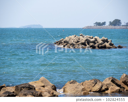 Scenery of Harimanada in early summer. The coast in Akashi City, Hyogo Prefecture. 102824555