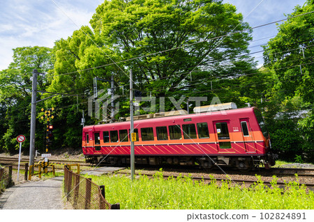 睿山電車通過京都府京都市三宅八幡第 3 道口 102824891