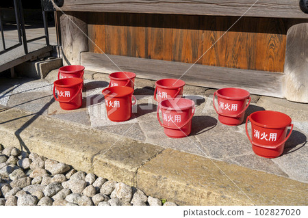 Mt. Otowa in early summer, Kiyomizu-dera Temple, fire-fighting bucket, Kyoto City, Kyoto Prefecture 102827020