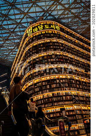 Byulmadang Library in Seoul, South Korea Byulmadang Library in Seoul, South Korea 102829811