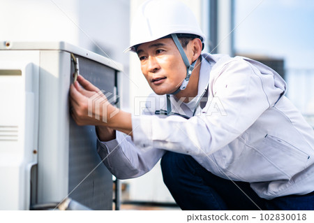 管理空調的中級專業工程師 管理空調的中級專業工程師 102830018