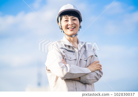 Reliable middle-aged female site supervisor Reliable middle-aged female site supervisor 102830037
